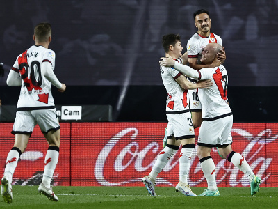 Rayo Vallecano oslavuje gól do siete Barcelony
