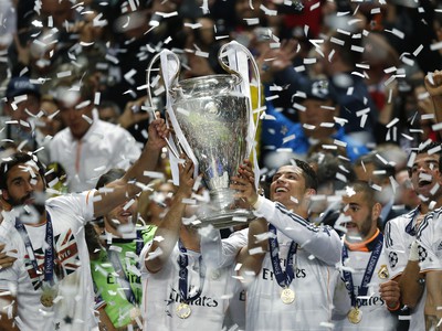 Real Madrid s trofejou Ligy majstrov z roku 2014