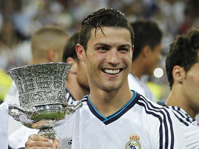 Cristiano Ronaldo s trofejou