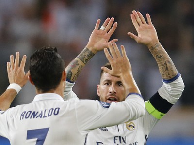 Cristiano Ronaldo a Sergio Ramos sa tešia z gólu