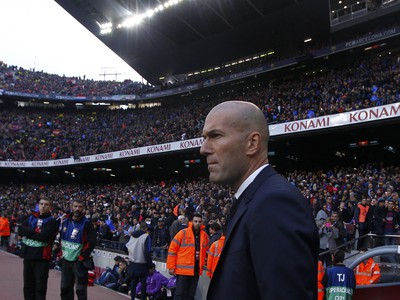 Tréner Realu Zinedine Zidane pred začiatkom zápasu