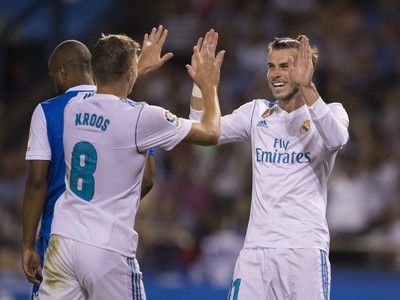 Toni Kroos a Gareth Bale sa radujú z gólu