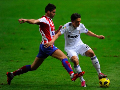 Mesut Özil a Alberto