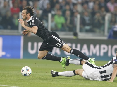 Gareth Bale a Leonardo Bonucci v súboji
