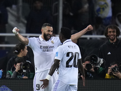 Karim Benzema a Viníciu Júnior sa tešia z gólu vo finále MS klubov