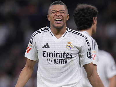 Kylian Mbappé reaguje počas