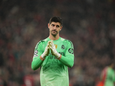 Thibaut Courtois tlieska fanúšikom