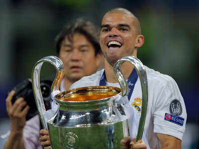 Pepe s trofejou Ligy majstrov