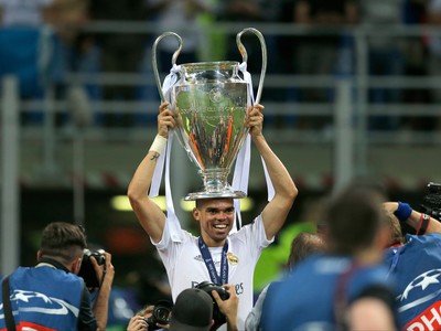 Pepe s trofejou Ligy majstrov