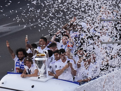 Oslavy hráčov Realu s fanúšikmi v uliciach Madridu po triumfe v Lige majstrov