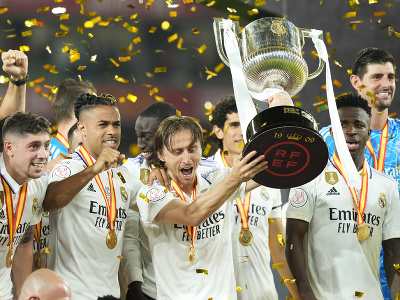 Luka Modrič s trofejou Copa del Rey