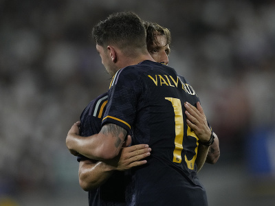 Luka Modrič a Federico Valverde oslavujú gól
