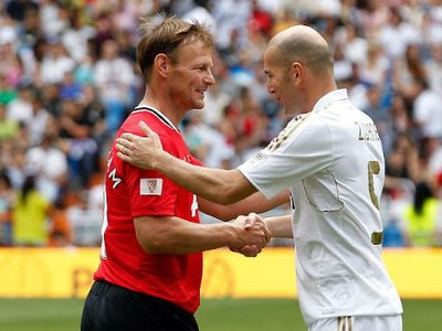 Sheringham a Zidane