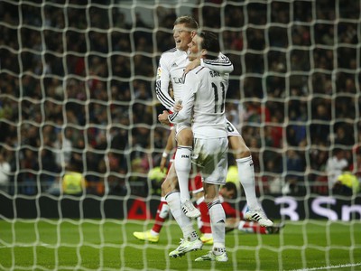 Gareth Bale a Toni Kroos oslavujú vedúci gól Realu