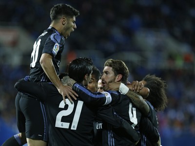 Hráči Realu Madrid sa tešia z gólu