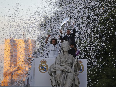 Futbalisti Realu Madrid oslavujú svoj triumf v Lige Majstrov