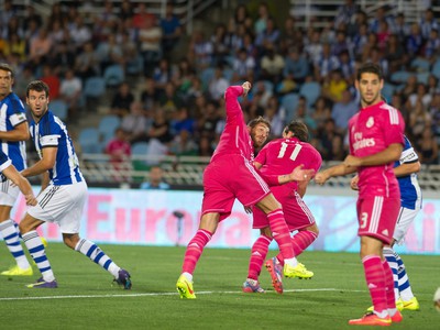 Sergio Ramos (v strede) v súboji Realu so San Sebastiánom