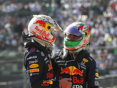 Max Verstappen a Sergio Pérez