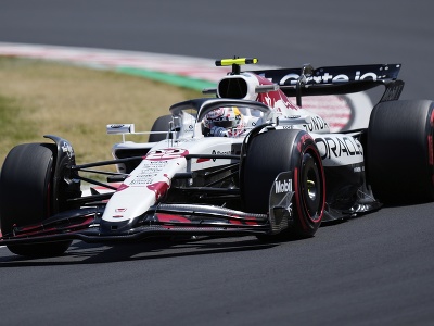 Japonský pilot Yuki Tsunoda