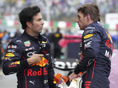 Sergio Pérez a Max Verstappen