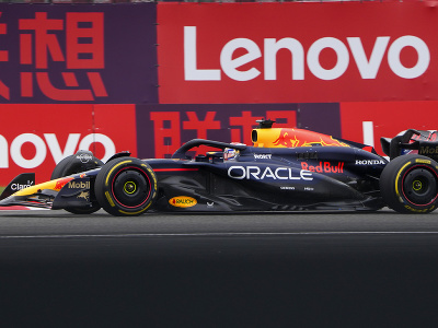 Holandský jazdec Max Verstappen vyhral šprint v rámci Veľkej ceny Číny F1