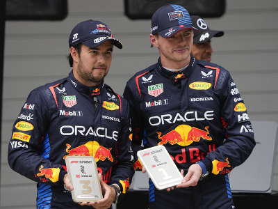 Sergio Pérez a Max Verstappen po šprinte v rámci VC Číny
