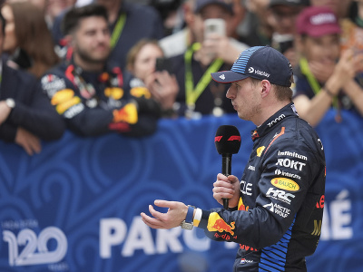 Holandský motoristický pretekár Max Verstappen na Red Bulle vyhral nedeľnú Veľkú cenu Číny seriálu formuly 1.