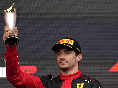 Mexický pretekár Sergio Pérez z tímu Red Bull vyhral Veľkú cenu Azerbajdžanu seriálu MS formuly 1 na mestskom okruhu v Baku