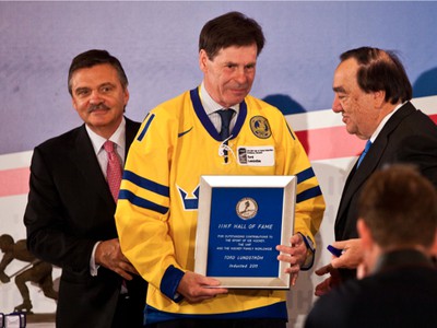 René Fasel a bývalý švédsky hokejista Tord Lundström