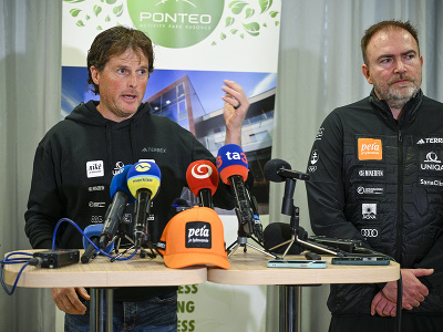 Na snímke Mauro Pini, hlavný tréner slovenskej lyžiarky Petry Vlhovej, a manažér jej tímu Richard Galovič