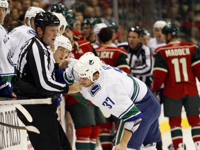 Rick Rypien neudržal nervy na uzde