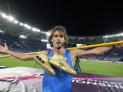 Gianmarco Tamberi a jeho šoumenská oslava titulu na ME v atletike