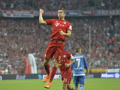 Robert Lewandowski oslavuje druhý gól Bayernu