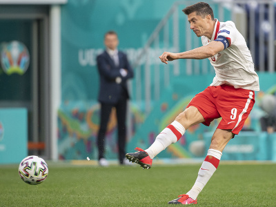 Robert Lewandowski v zápase proti Slovensku