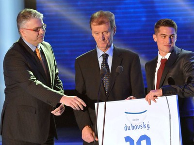 Róbert Mak preberá cenu