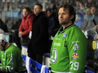 Róbert Petrovický, kapitán tímu Škoda (vpravo) počas hokejového All Stars víkendu Tipsport ligy v Nitre
