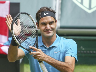 Roger Federer s úsmevom na tvári