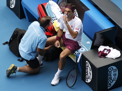 Roger Federer počas ošetrovania