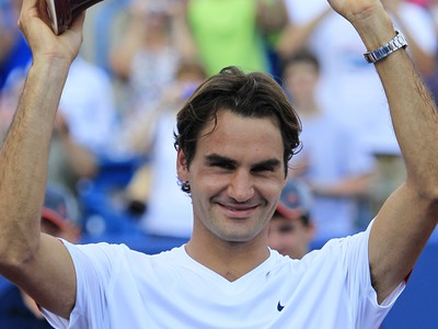 Triumfujúci Roger Federer