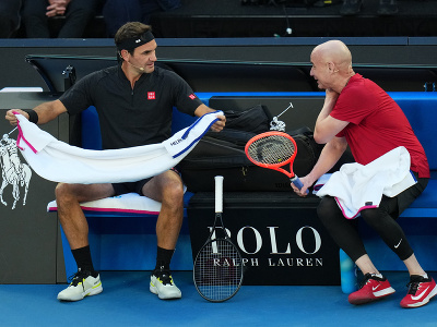 Legendárny Andre Agassi a Roger Federer