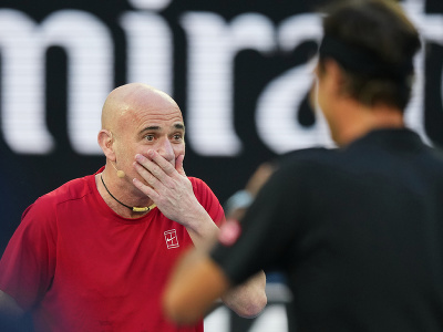 Roger Federer a legendárny Andre Agassi