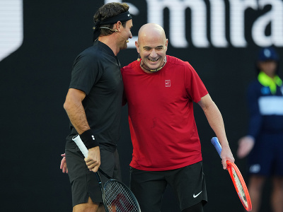 Roger Federer a legendárny Andre Agassi