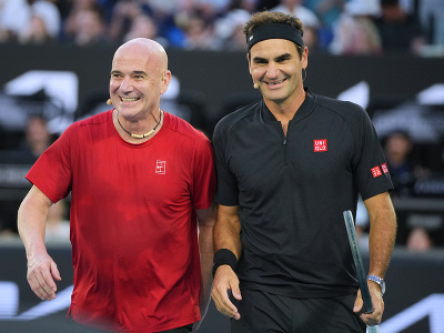 Legendárny Andre Agassi a Roger Federer
