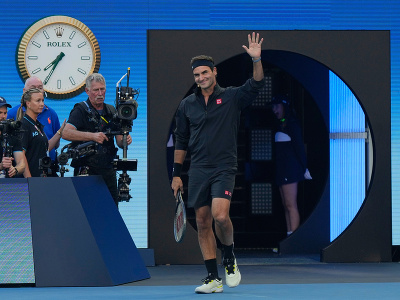 Roger Federer prichádza na
