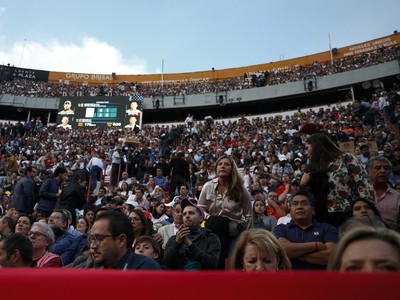 Zápas Federera so Zverevom prilákal 42.517 divákov