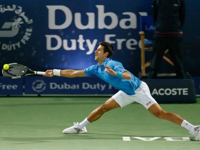 Novak Djokovič v hviezdnom finále v Dubaji nestačil na Federera