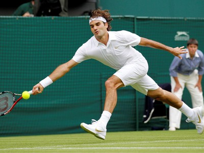 Roger Federer odvrátil črtajúci sa tenisový šok