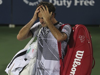 Sklamaný Roger Federer