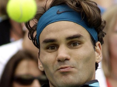 Roger Federer v zápase s Novakom Djokovičom na turnaji v Cincinnati