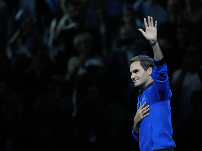 Lúčiaci sa Roger Federer